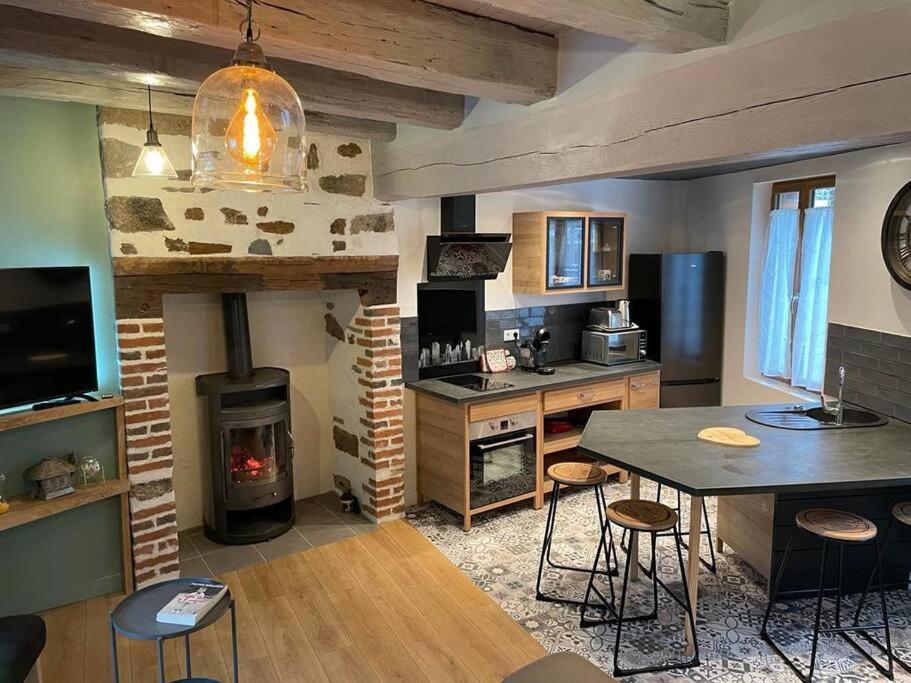 Maison De Village Avec Vue 4/5 Personnes Lou Rouchou Voutezac Eksteriør bilde